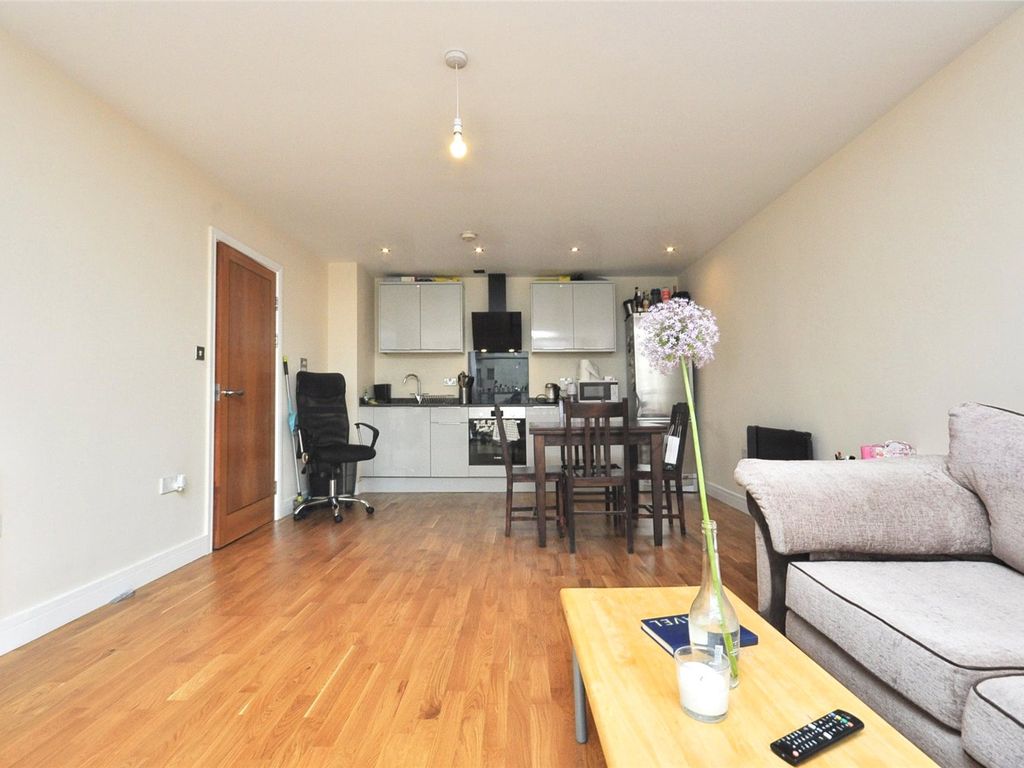 1 bed flat for sale in Altolusso, Bute Terrace, Cardiff, Caerdydd CF10, £155,000