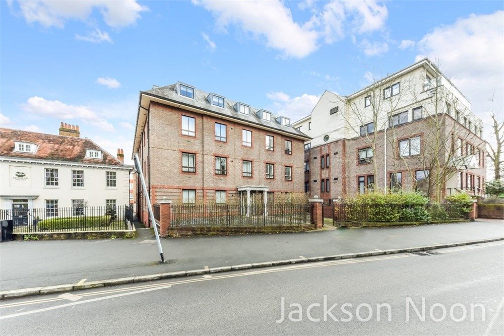1 bed flat for sale in South Street, Epsom KT18, £260,000