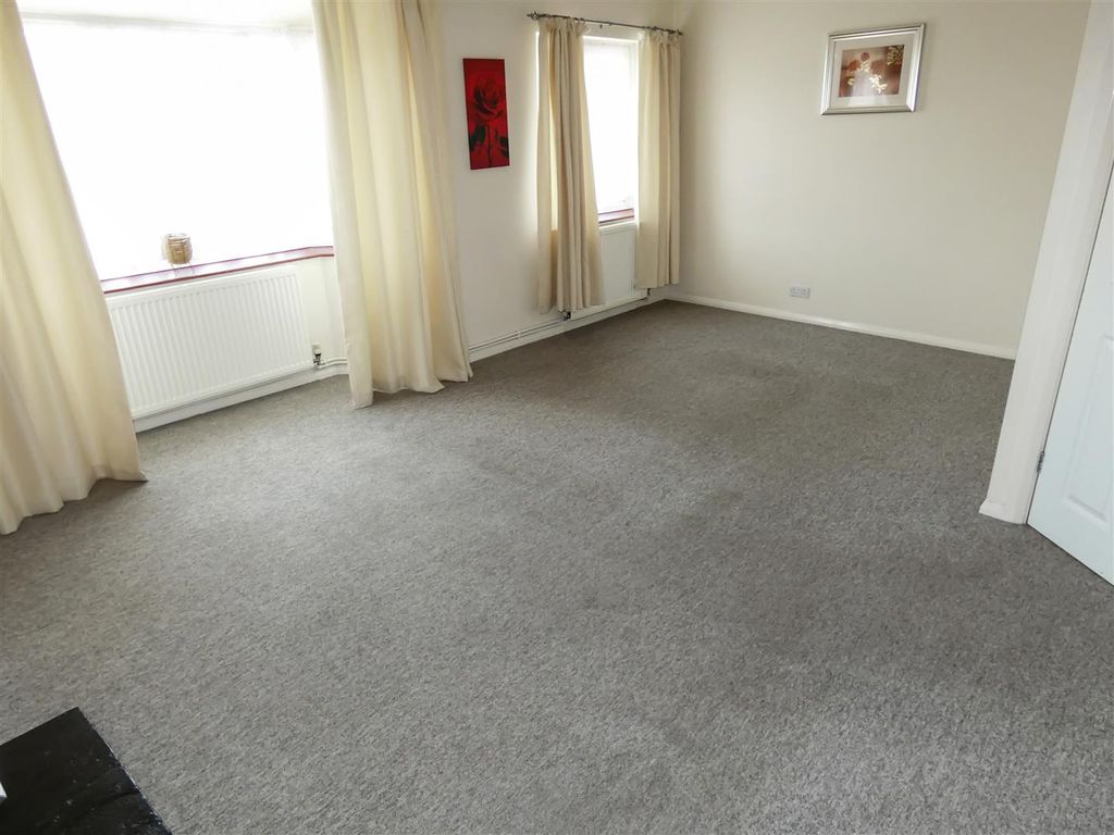 2 bed flat for sale in Wick Farm Road, Wick, Littlehampton BN17, £200,000