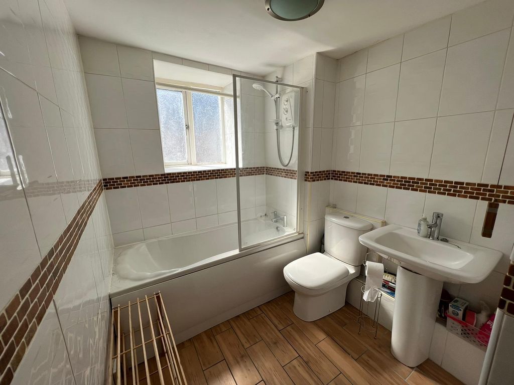2 bed flat for sale in Albion Granary, Nene Quay, Wisbech PE13, £60,000