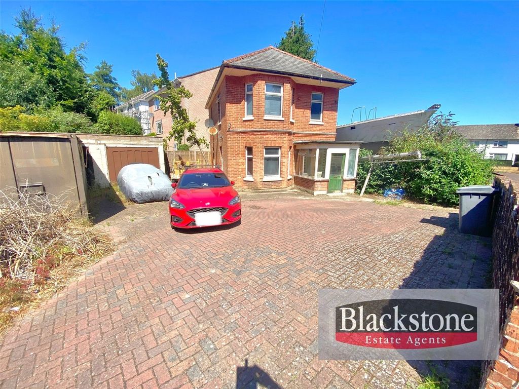 3 bed detached house for sale in Moore Avenue, West Howe, Bournemouth, Dorset BH11, £335,000