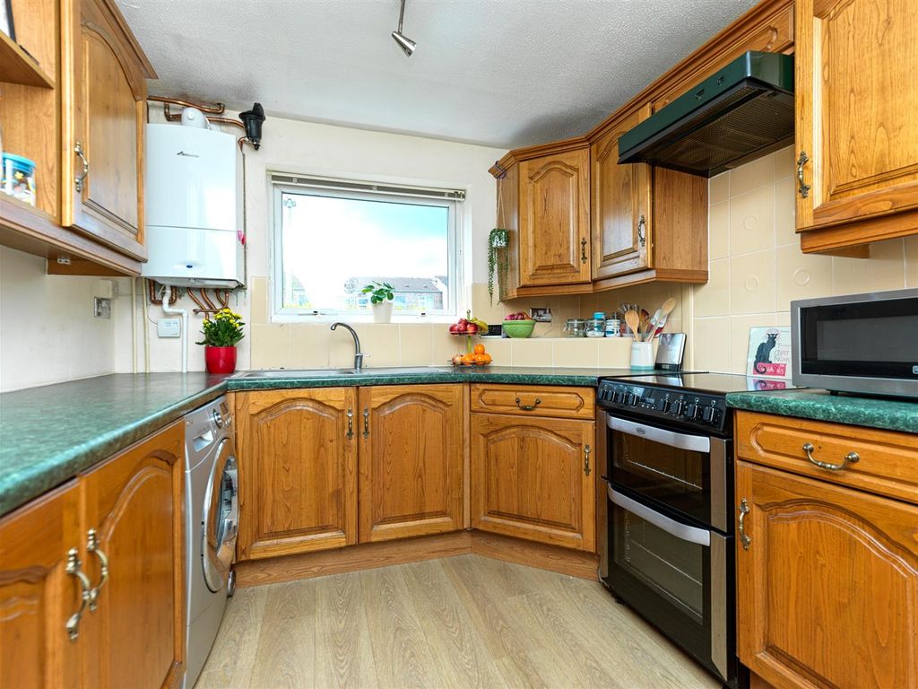 3 bed terraced house for sale in Cronkinson Oak, Nantwich, Cheshire CW5, £181,000