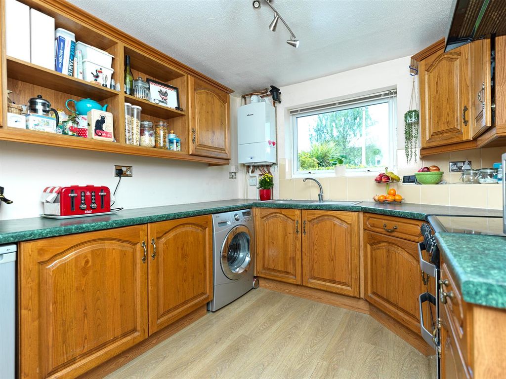3 bed terraced house for sale in Cronkinson Oak, Nantwich, Cheshire CW5, £181,000