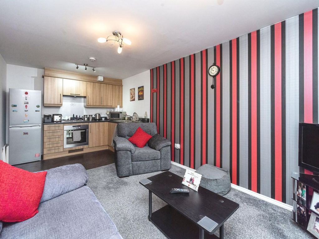 1 bed flat for sale in Phoebe Road, Swansea SA1, £105,000
