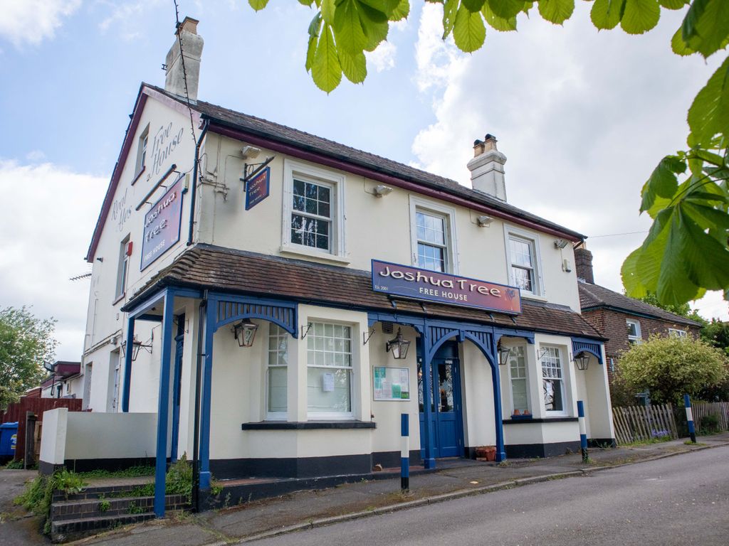 Pub/bar for sale in Common Road, Redhill RH1, £625,000