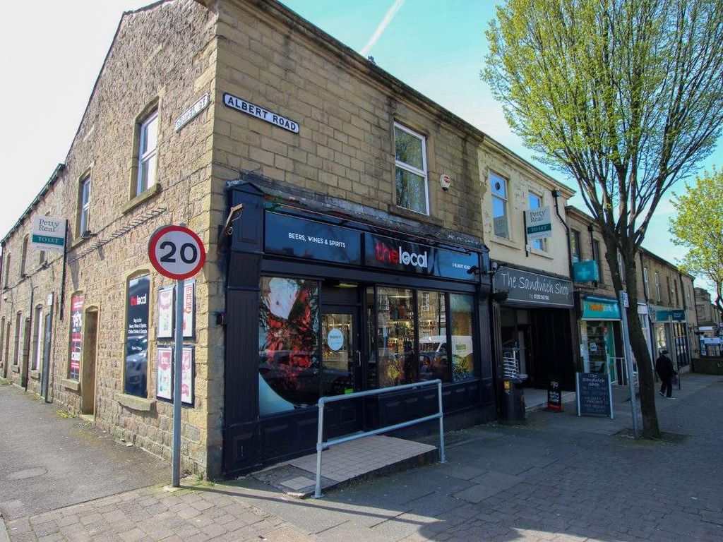 Retail premises for sale in Colne, England, United Kingdom BB8, £140,000