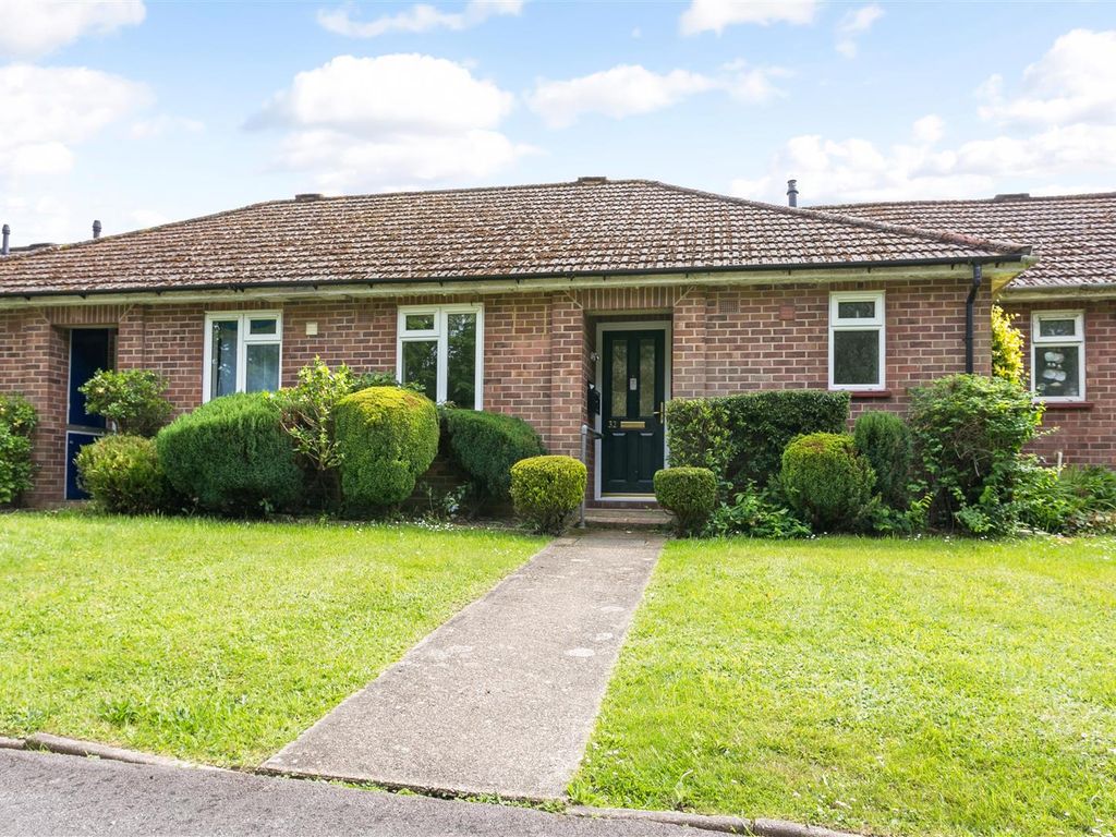 1 bed bungalow for sale in Bedford Lane, Sunningdale, Ascot SL5, £299,950