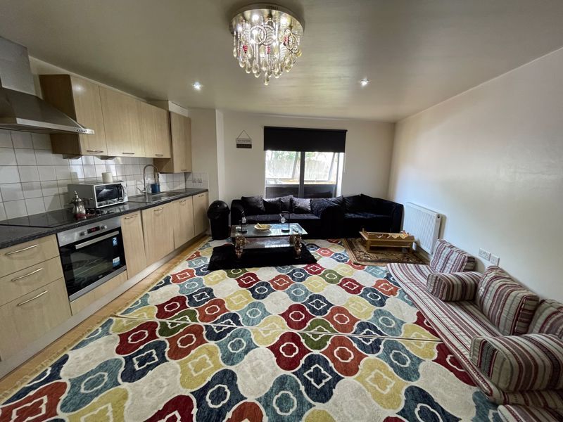 1 bed flat for sale in Buckingham Road, Canons Park, Edgware HA8, £260,000