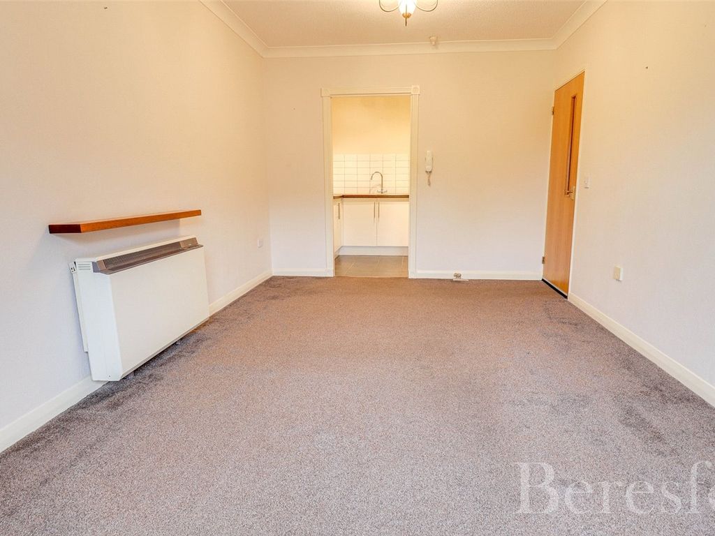 1 bed flat for sale in Ravenscourt, Sawyers Hall Lane CM15, £215,000