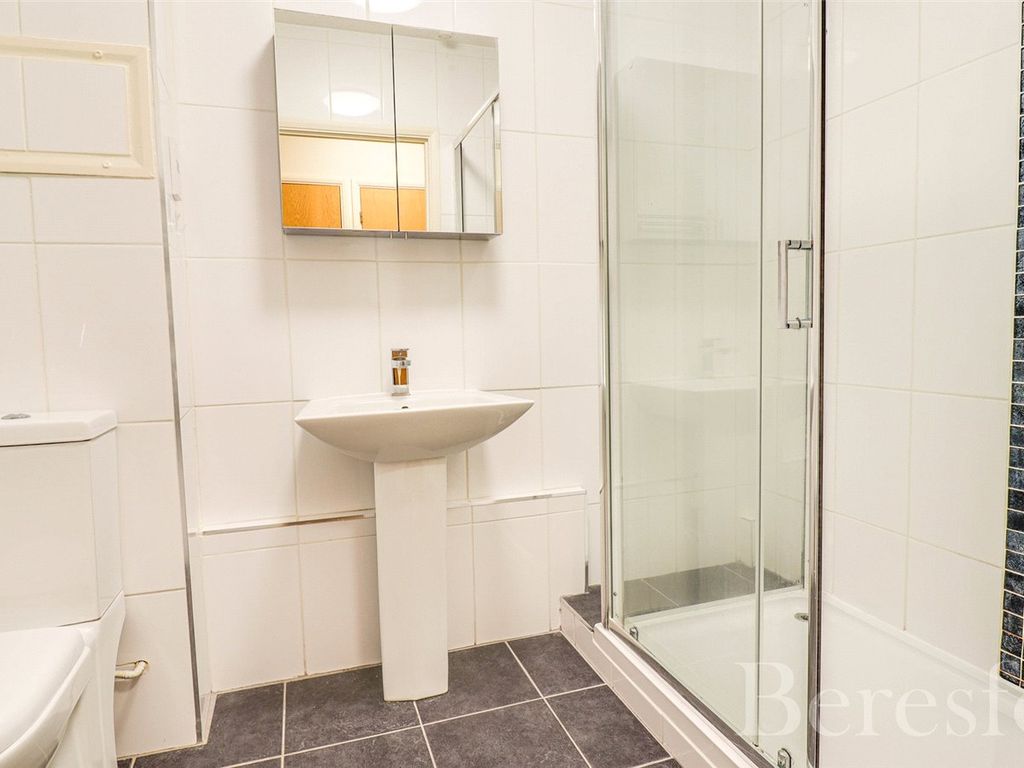 1 bed flat for sale in Ravenscourt, Sawyers Hall Lane CM15, £215,000