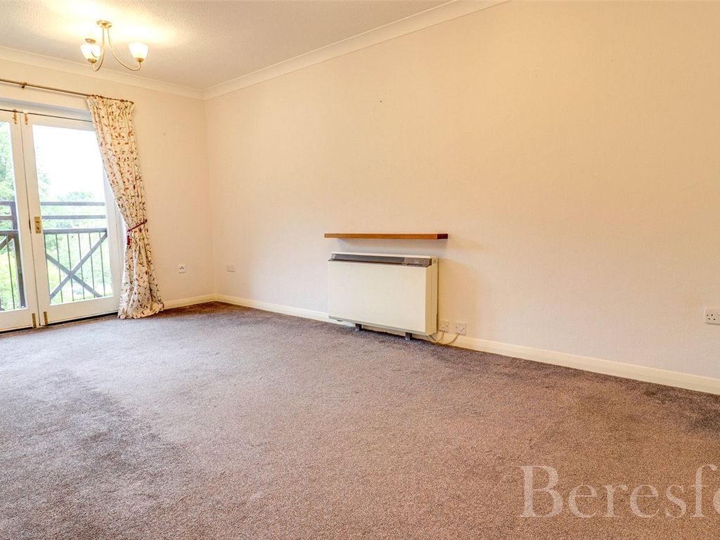 1 bed flat for sale in Ravenscourt, Sawyers Hall Lane CM15, £215,000