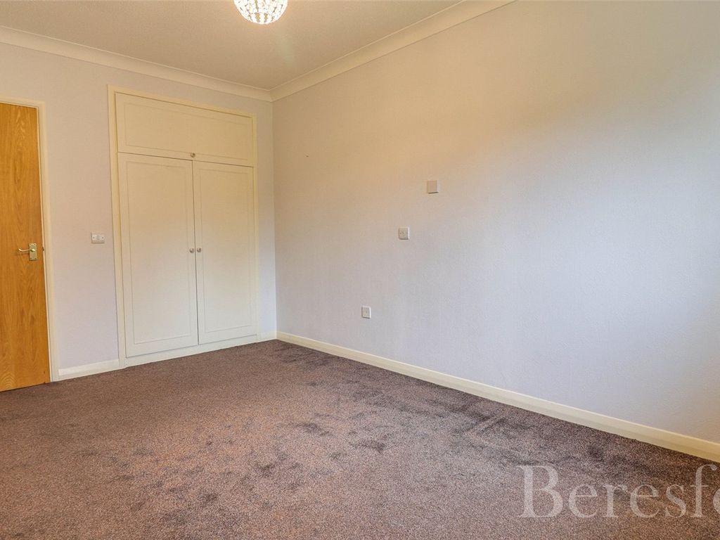 1 bed flat for sale in Ravenscourt, Sawyers Hall Lane CM15, £215,000