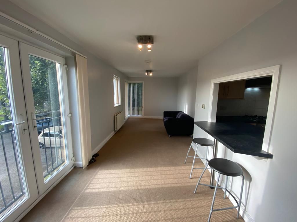 2 bed flat for sale in Winchester Court, Halifax HX3, £90,000