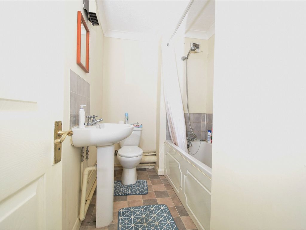 1 bed flat for sale in Stour View Court, Stour Road, Harwich, Essex CO12, £105,950