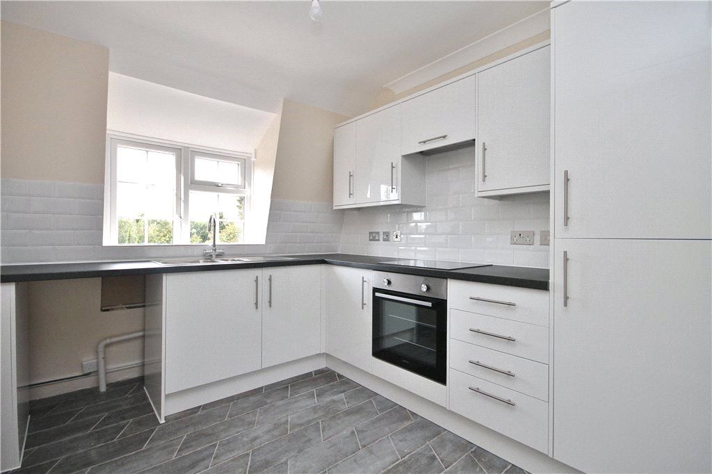 2 bed flat for sale in London Road, Guildford, Surrey GU4, £205,000