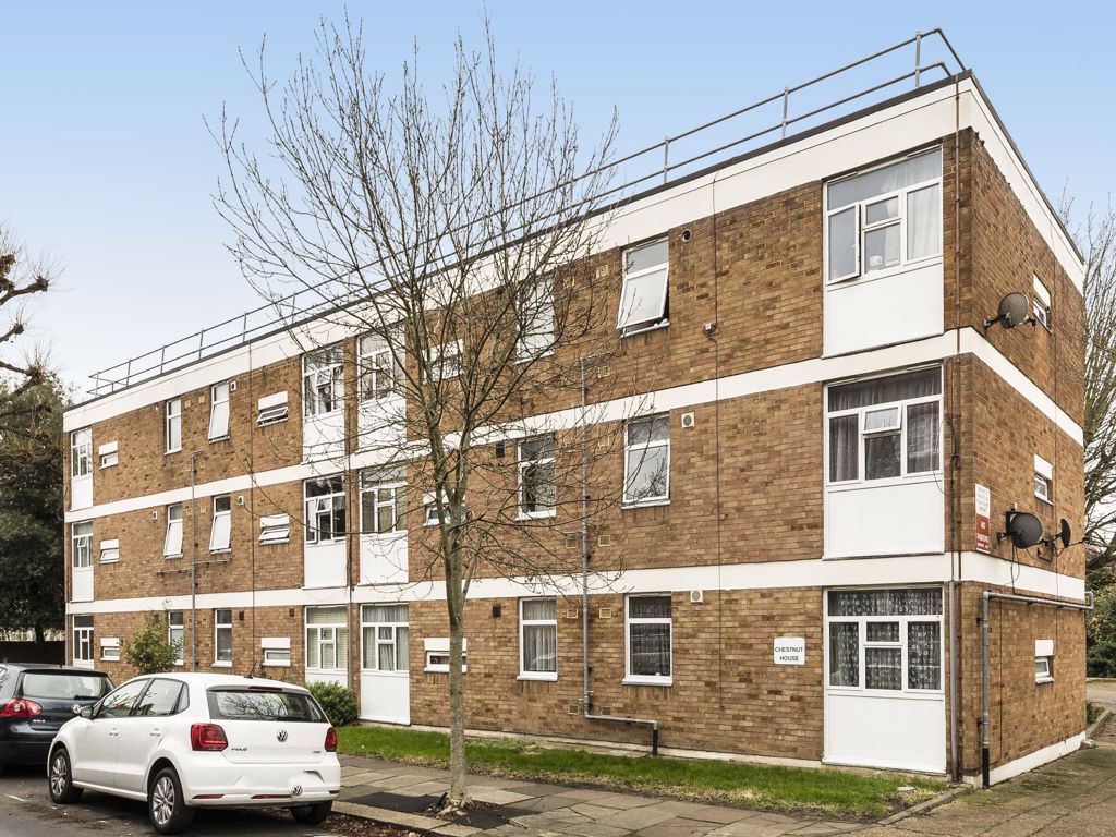 1 bed flat for sale in The Orchard, London W4, £299,999