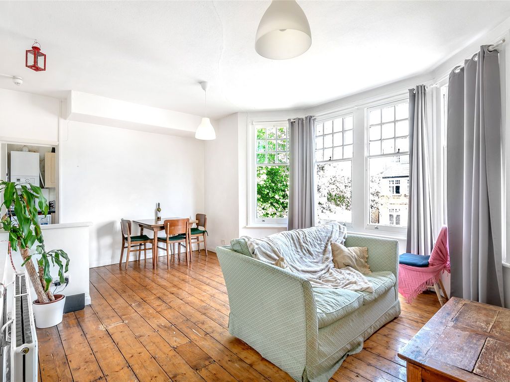 2 bed flat for sale in Ambleside Avenue, London SW16, £300,000