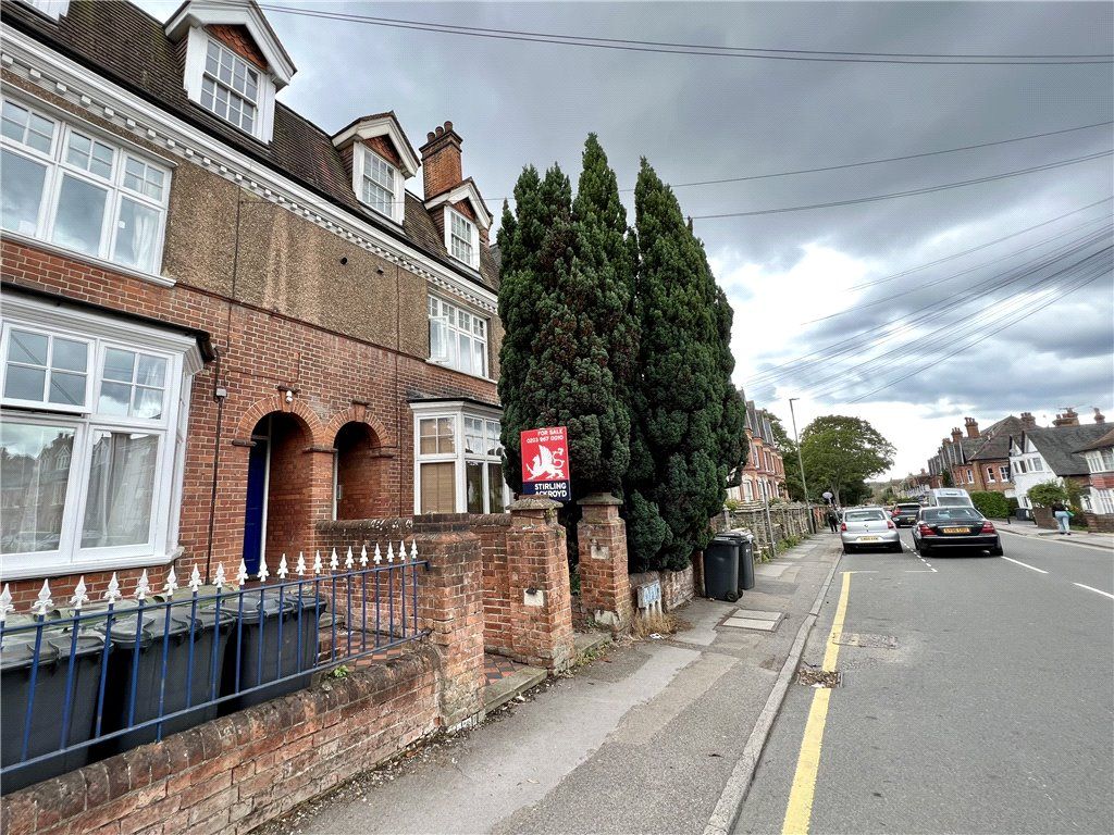 1 bed flat for sale in York Road, Guildford, Surrey GU1, £200,000