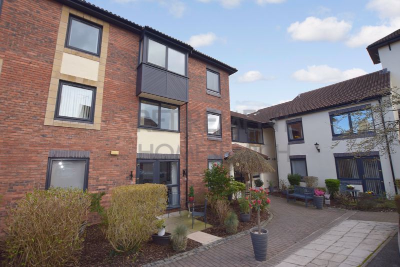 2 bed flat for sale in Mere Court, Knutsford WA16, £165,000