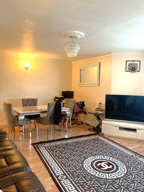 3 bed flat for sale in Wembley Park, Middlesex HA9, £315,000