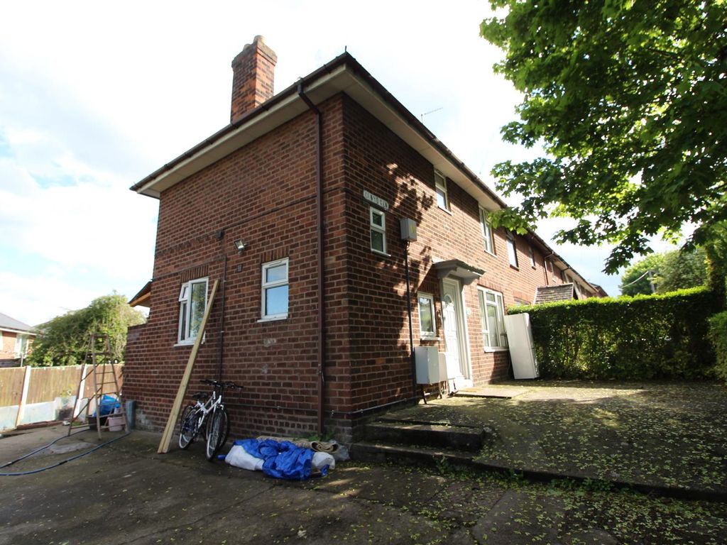 3 bed end terrace house for sale in Clwyd Wen, Wrexham LL13, £145,000