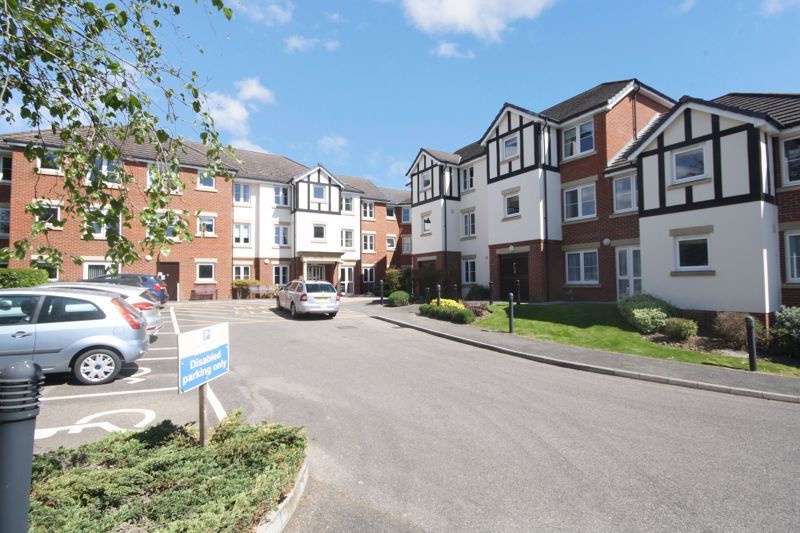 1 bed flat for sale in Castle Court, Tonbridge TN9, £115,000