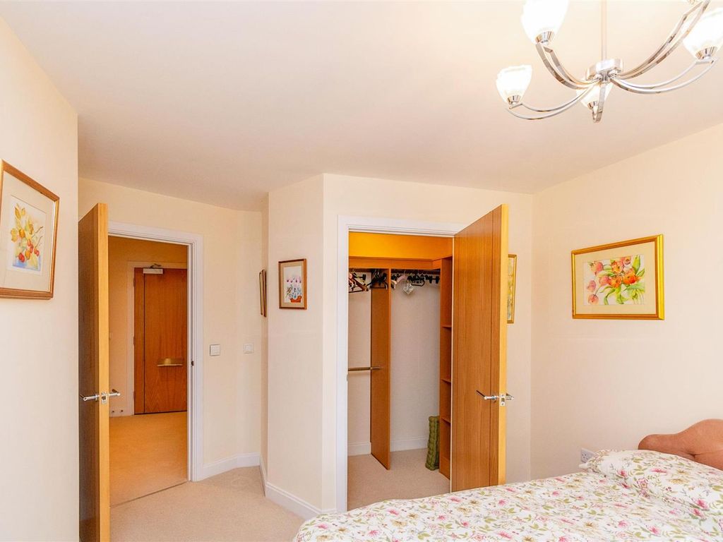 1 bed flat for sale in Brindley Gardens, Wolverhampton WV8, £180,000
