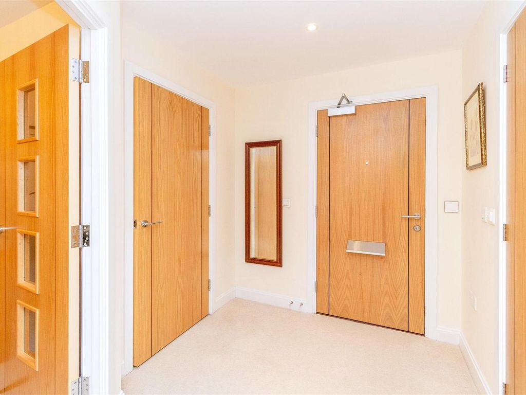 1 bed flat for sale in Brindley Gardens, Wolverhampton WV8, £180,000