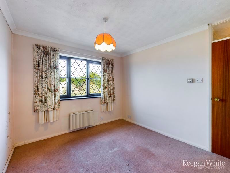 2 bed flat for sale in Bell Lane, Princes Risborough HP27, £225,000