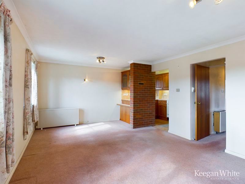 2 bed flat for sale in Bell Lane, Princes Risborough HP27, £225,000