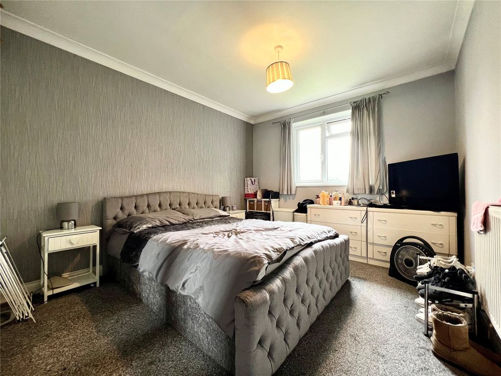 1 bed flat for sale in Warwick Grove, Solihull, West Midlands B92, £125,000