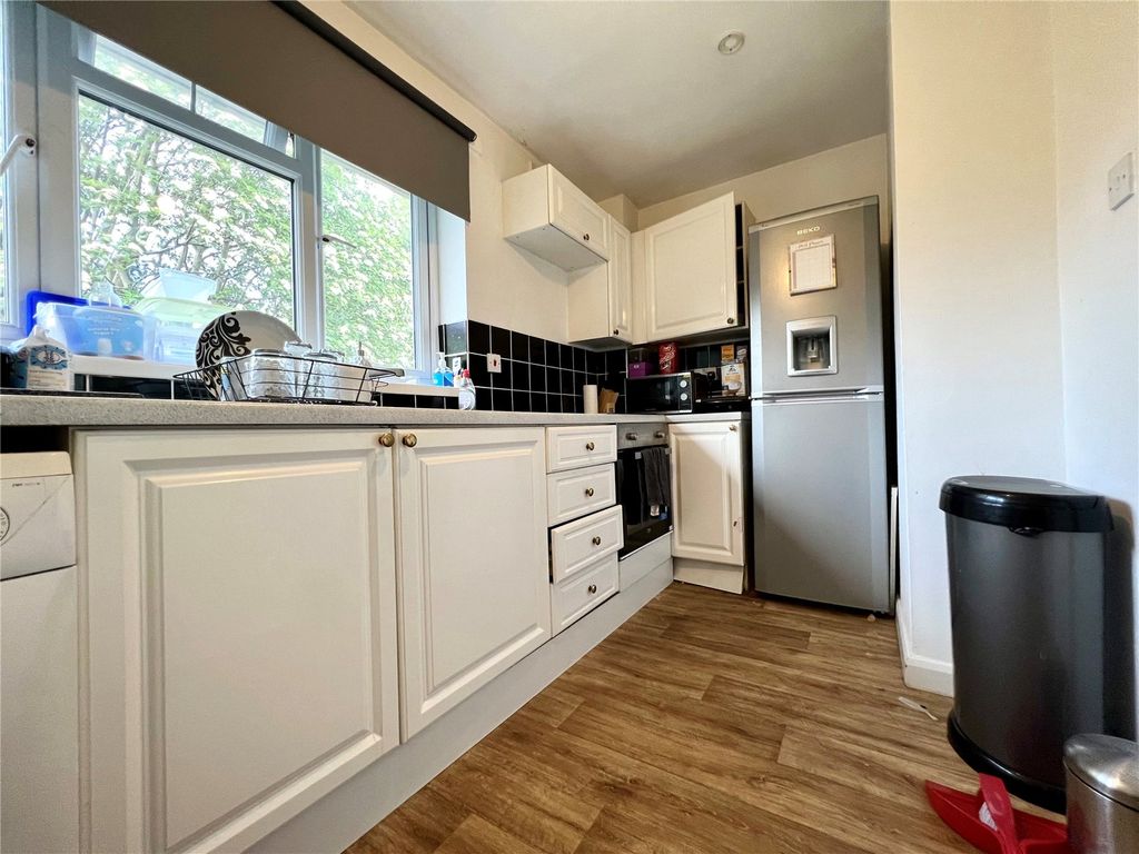 1 bed flat for sale in Warwick Grove, Solihull, West Midlands B92, £125,000