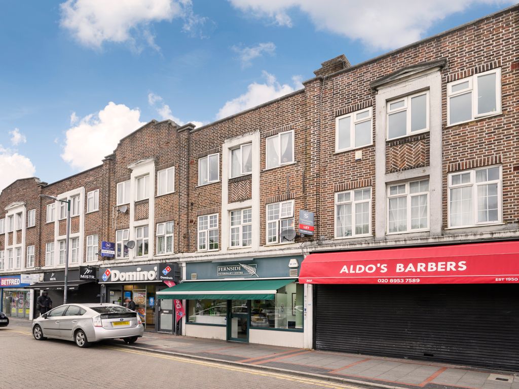 2 bed flat for sale in Shenley Road, Borehamwhood WD6, £250,000