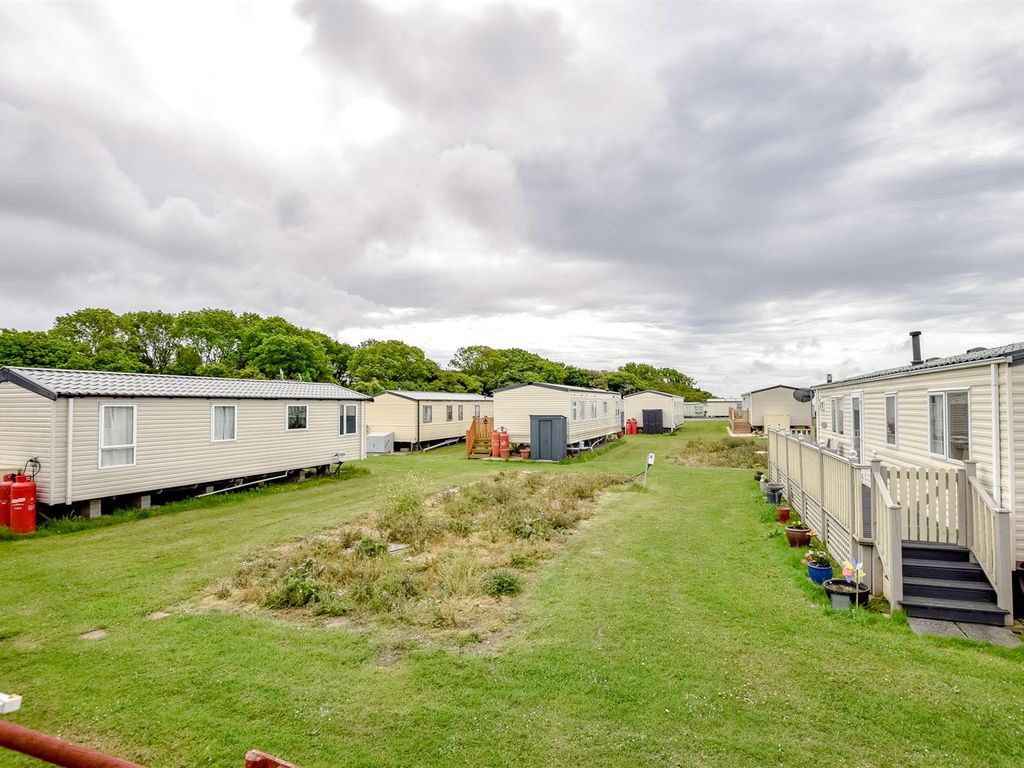2 bed mobile/park home for sale in Porthkerry Leisure Park, Porthkerry, Barry CF62, £95,000