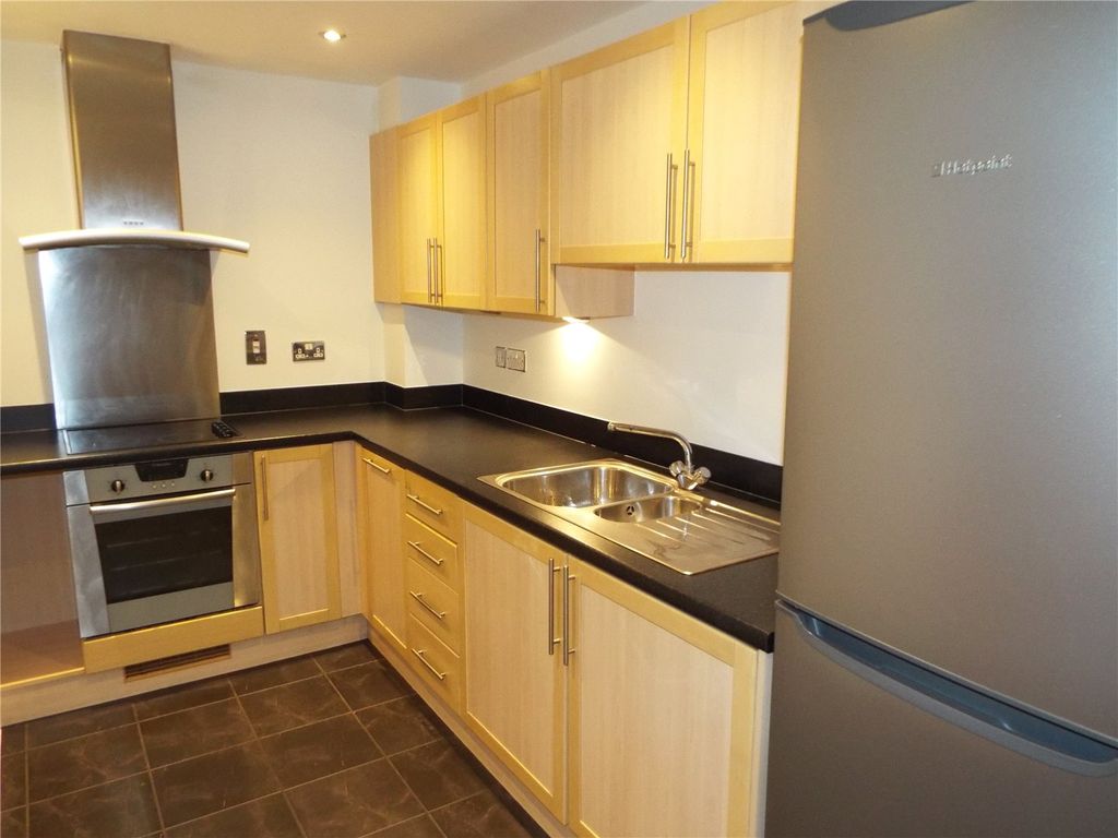 1 bed flat for sale in Penstone Court, Chandlery Way, Cardiff, Caerdydd CF10, £155,000