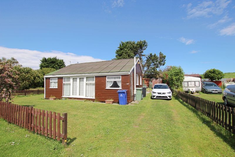 4 bed bungalow for sale in Humberston Fitties, Humberston, Grimsby DN36, £140,000