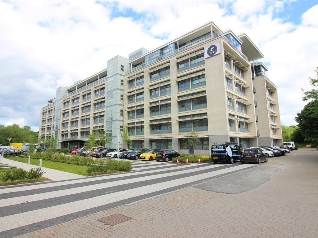 1 bed flat for sale in Edinburgh House, Harlow CM20, £220,000