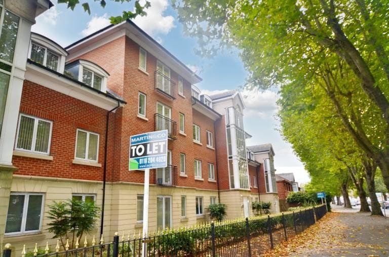 2 bed flat for sale in Blackbird Road, Leicester LE4, £130,000
