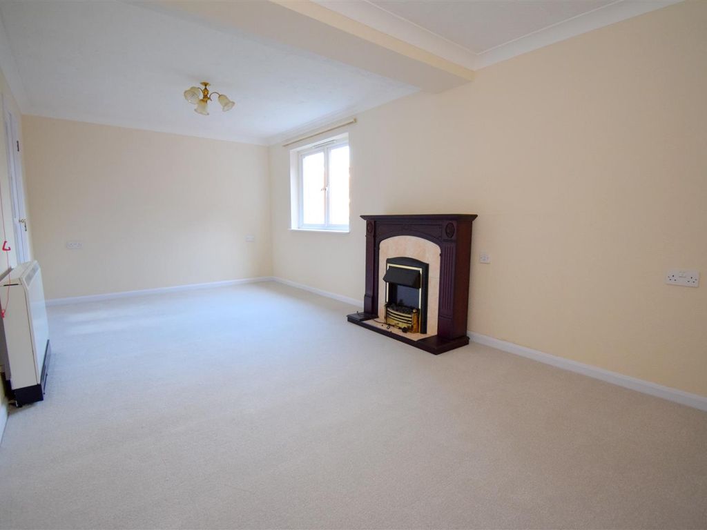 1 bed flat for sale in Priory Avenue, Caversham, Reading RG4, £95,000