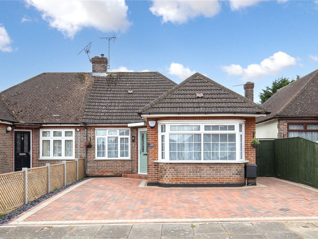 3 bed bungalow for sale in Exton Avenue, Luton, Bedfordshire LU2, £325,000
