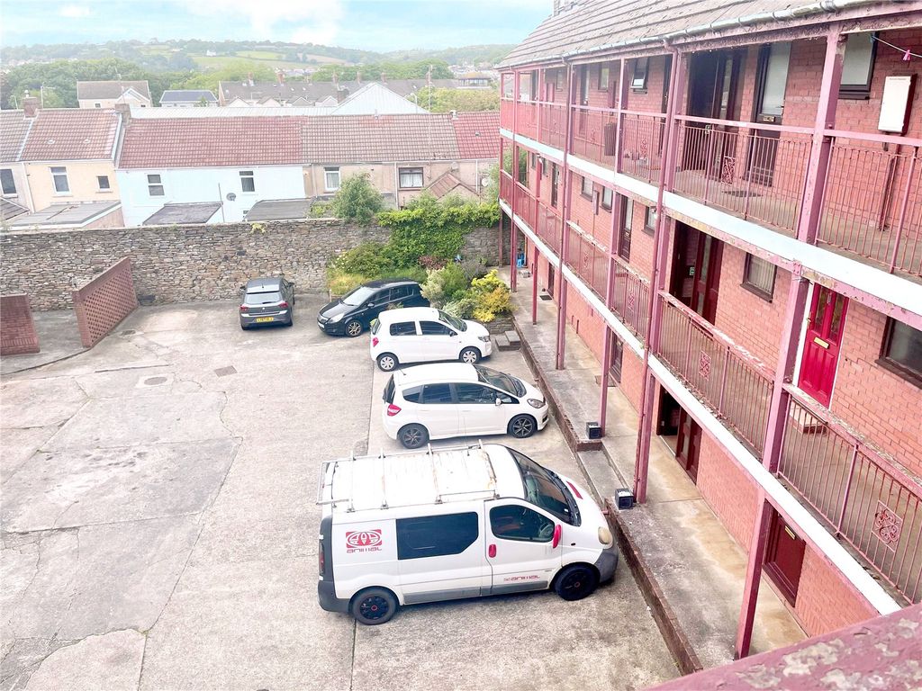 3 bed flat for sale in Princess Court, Llanelli, Carmarthenshire SA15, £80,000