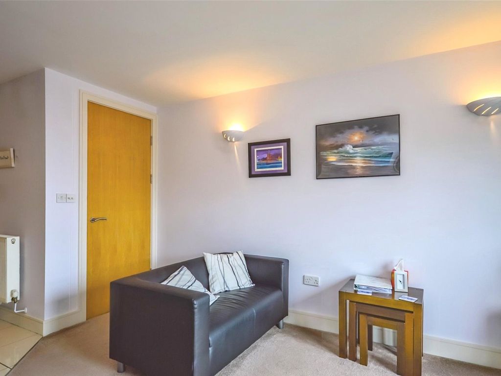 2 bed flat for sale in St. Brides Hill, Saundersfoot, Pembrokeshire SA69, £250,000