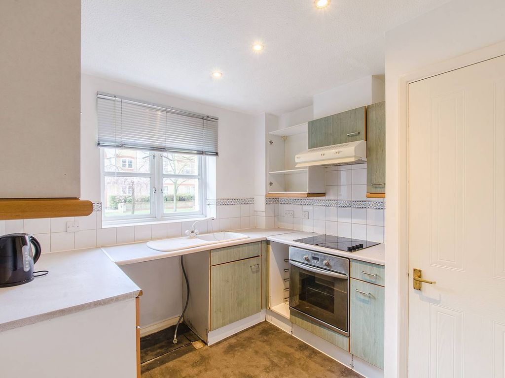 2 bed flat for sale in Aaron Hill Road, Beckton, London E6, £290,000
