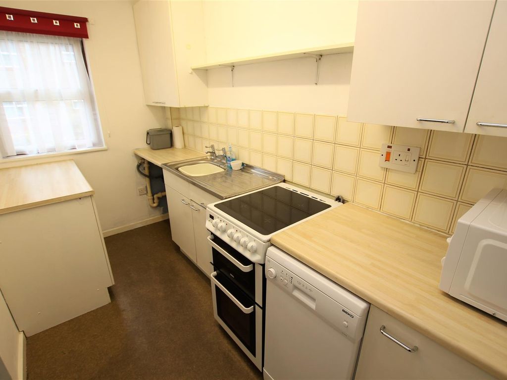 1 bed flat for sale in Gordon Palmer Court, Reading RG30, £90,000