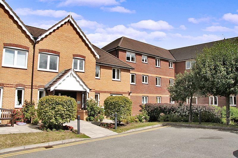 1 bed flat for sale in Victoria Court, Braintree CM7, £100,000