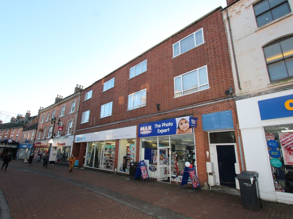 2 bed flat for sale in George Street, Tamworth B79, £105,000