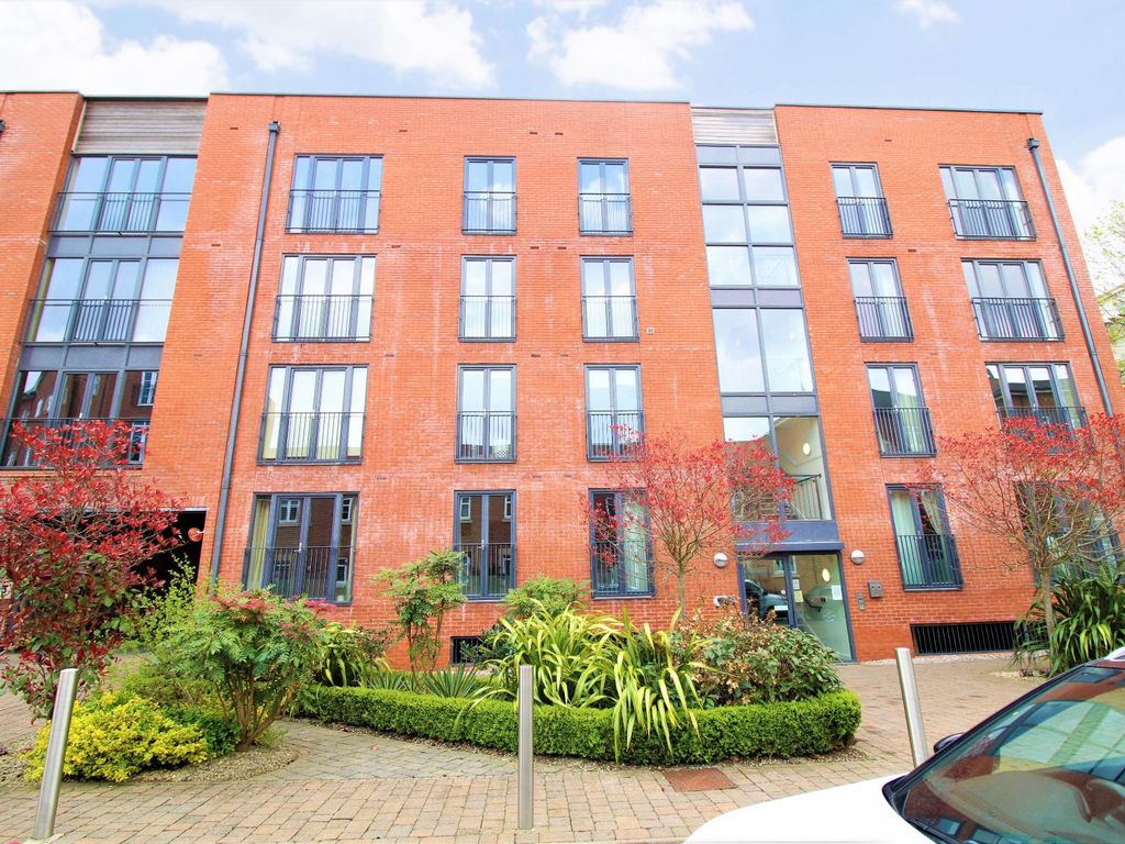 2 bed flat for sale in Cornwood House, Rumbush Lane, Shirley, Solihull B90, £185,000