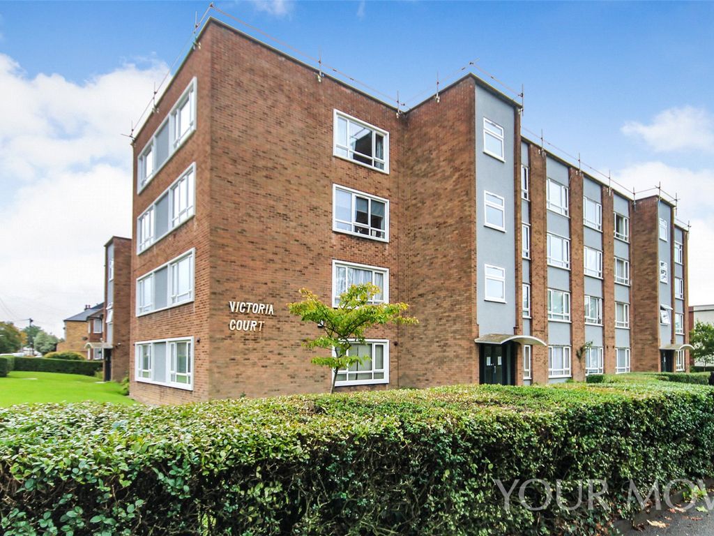 2 bed flat for sale in Victoria Court, Victoria Road, Romford RM1, £250,000