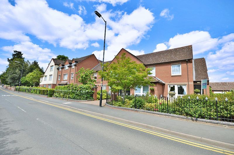 1 bed flat for sale in Malin Court, Alcester B49, £110,000