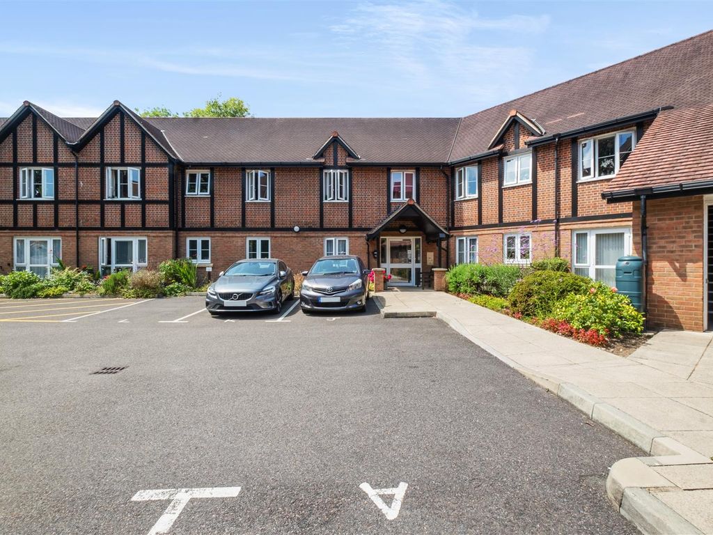 1 bed flat for sale in Foxmead Court, Meadowside, Storrington, Pulborough RH20, £225,000